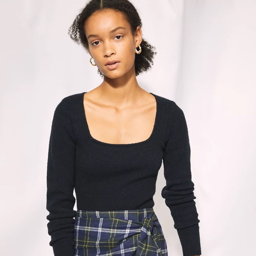 Aritzia Wilfred Kristy square neck sweater, black.